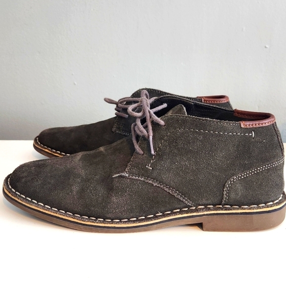 Kenneth Cole Reaction Gray Suede Chukka Boots. Like New. Size 9.5 - Picture 1 of 10